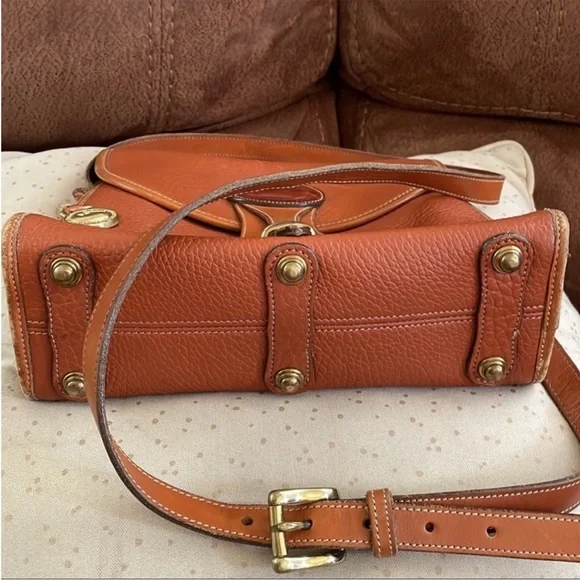 Authentic Vintage Dooney & Bourke crossbody bag - Picture 2 of 13
